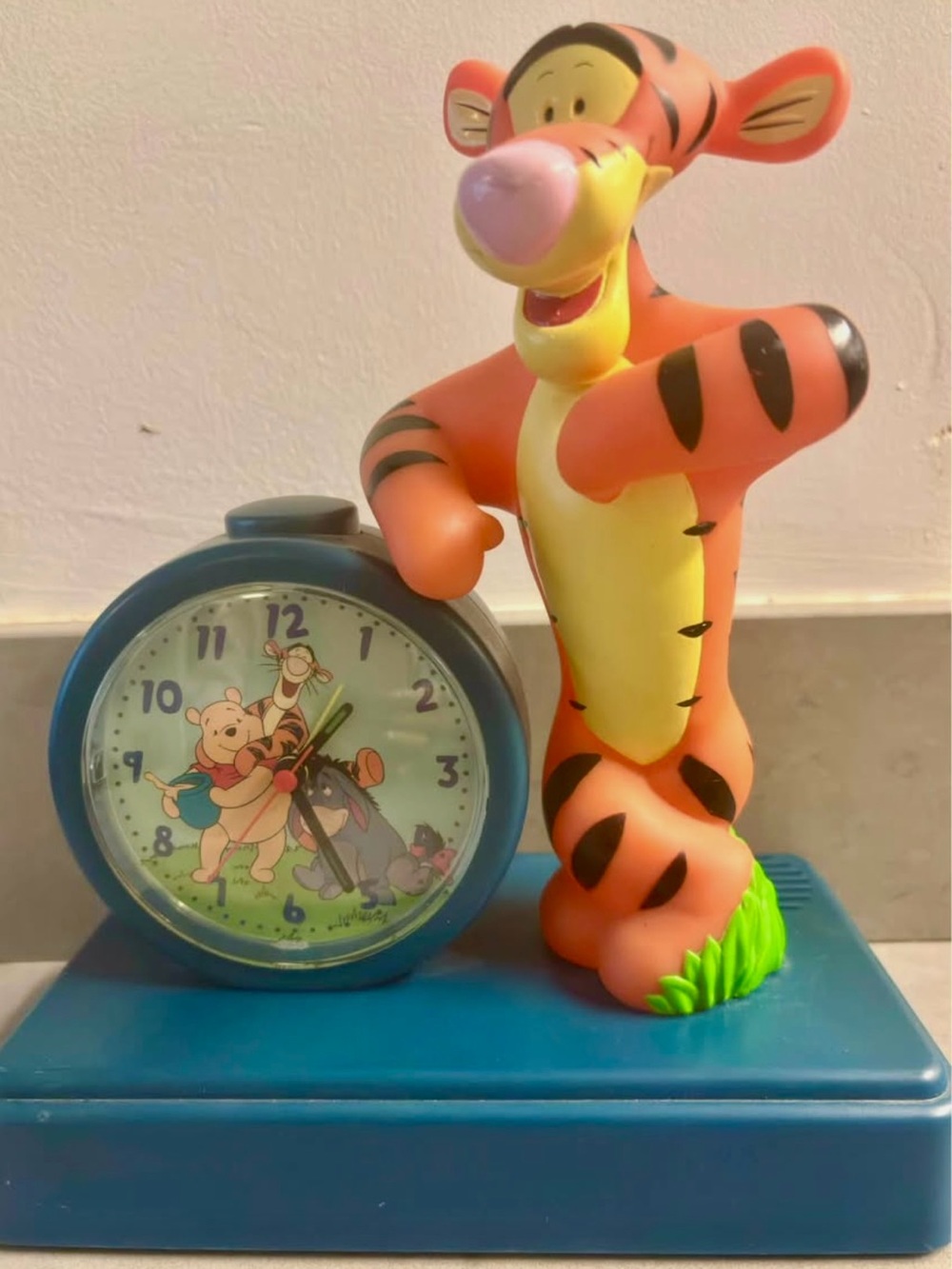 Winnie the Pooh Tiger Talking Alarm Clock Vintage Fantasma Disney
